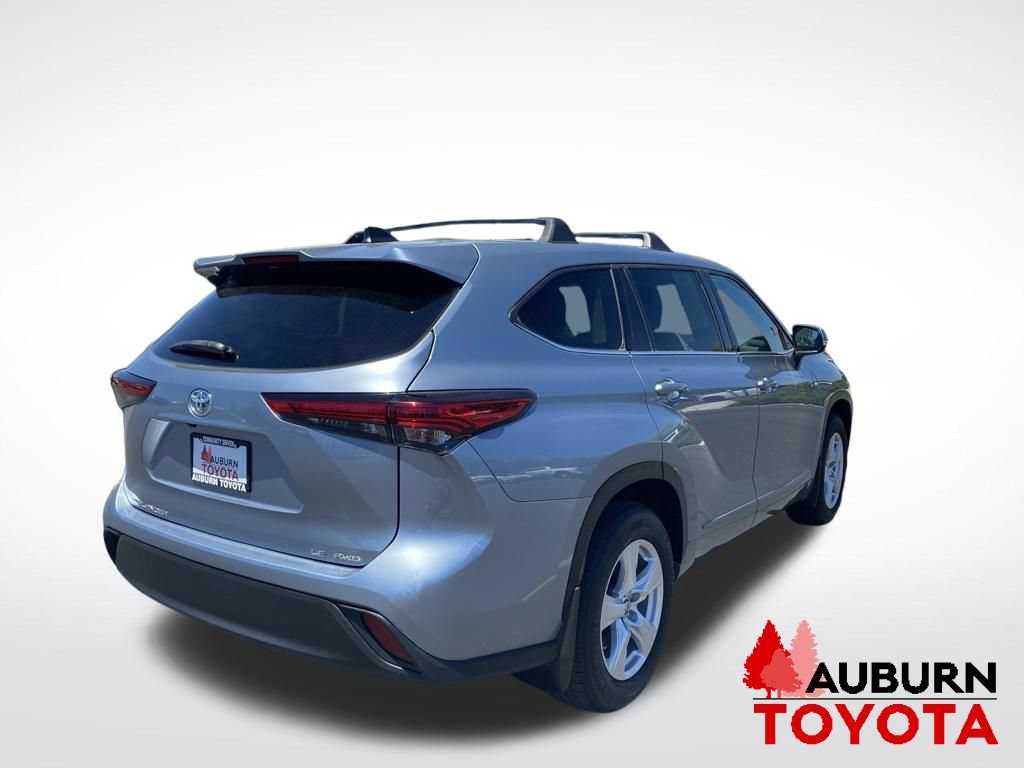 Used 2022 Toyota Highlander LE AWD/4WD image 7