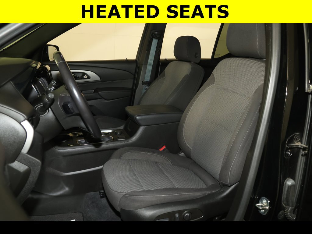 Used 2022 Chevrolet Traverse LT image 2