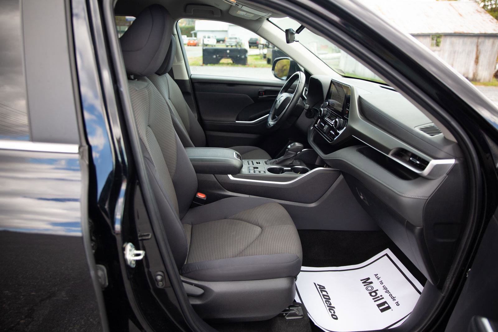 Used 2024 Toyota Highlander LE image 25