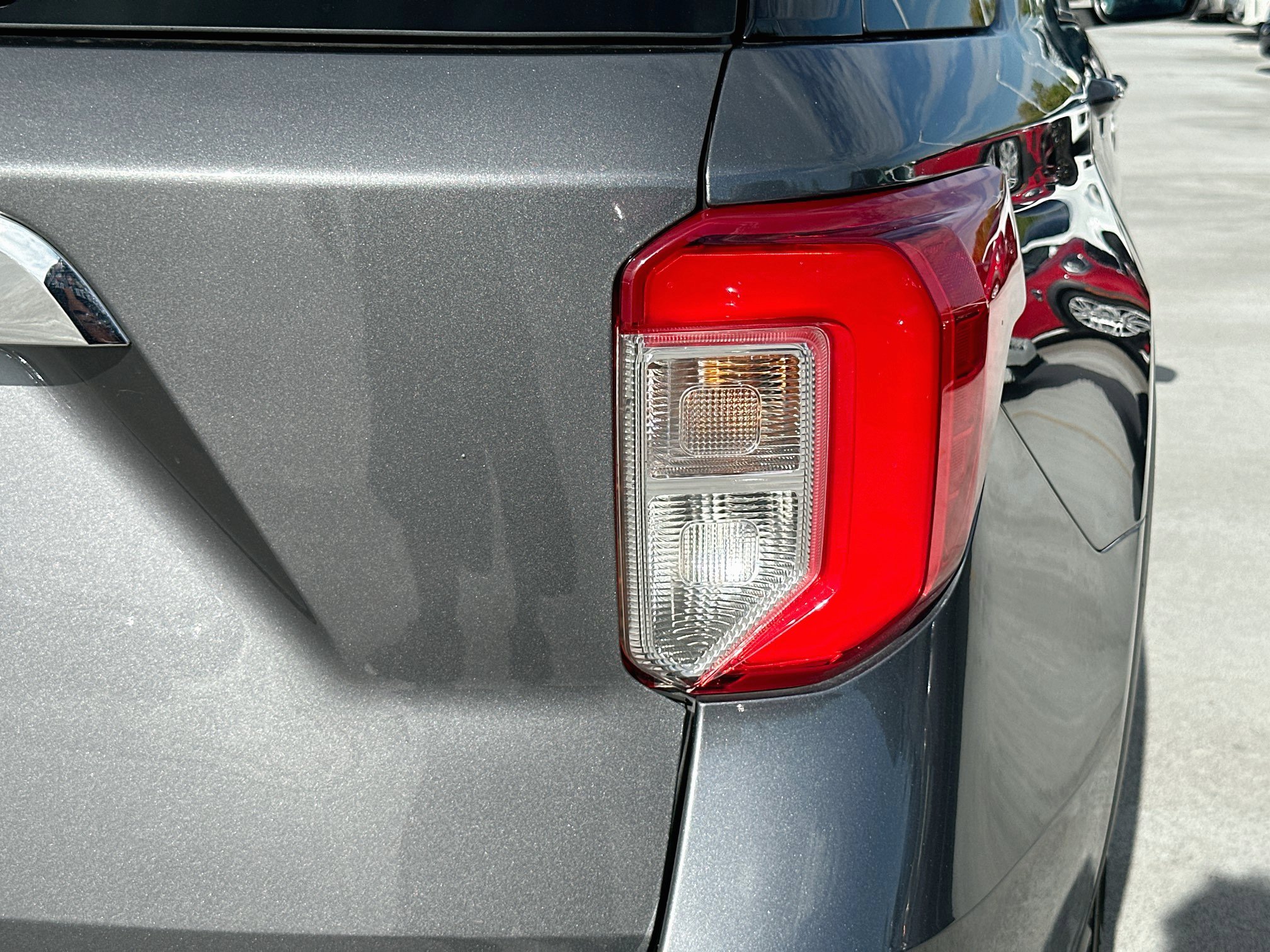 Used 2024 Ford Explorer XLT RWD image 30