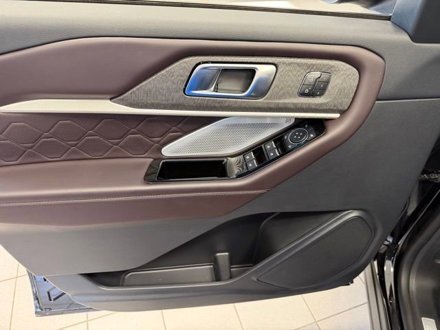 Used 2025 Ford Explorer Platinum w/ Ultimate Package AWD/4WD image 15