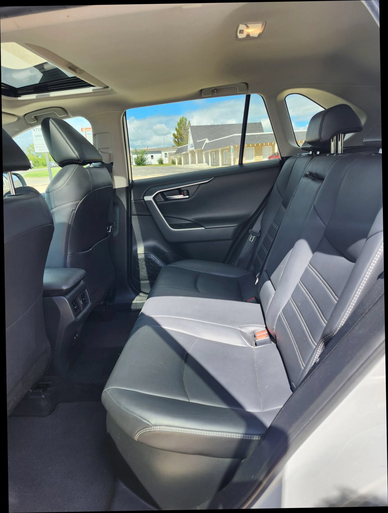 Used 2019 Toyota RAV4 Limited w/ Carpet Mat Package AWD/4WD image 13