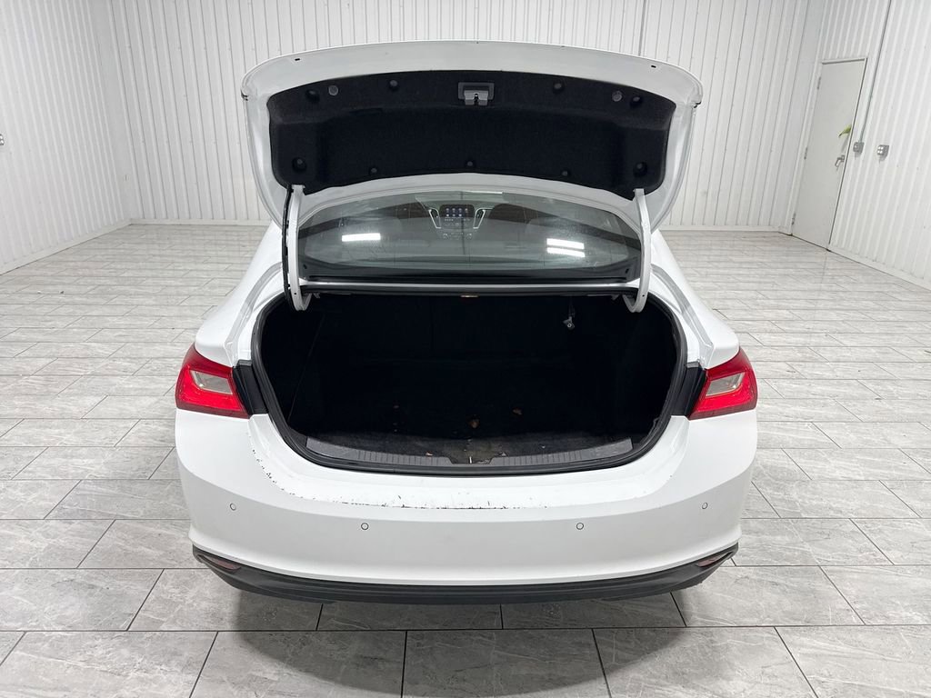 Used 2022 Chevrolet Malibu LS image 27