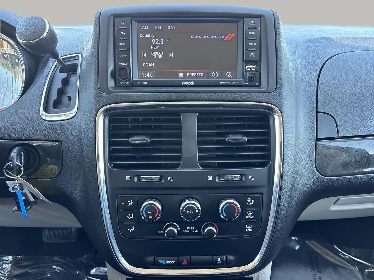 Used 2019 Dodge Grand Caravan SE w/ UConnect Hands-Free Group image 20