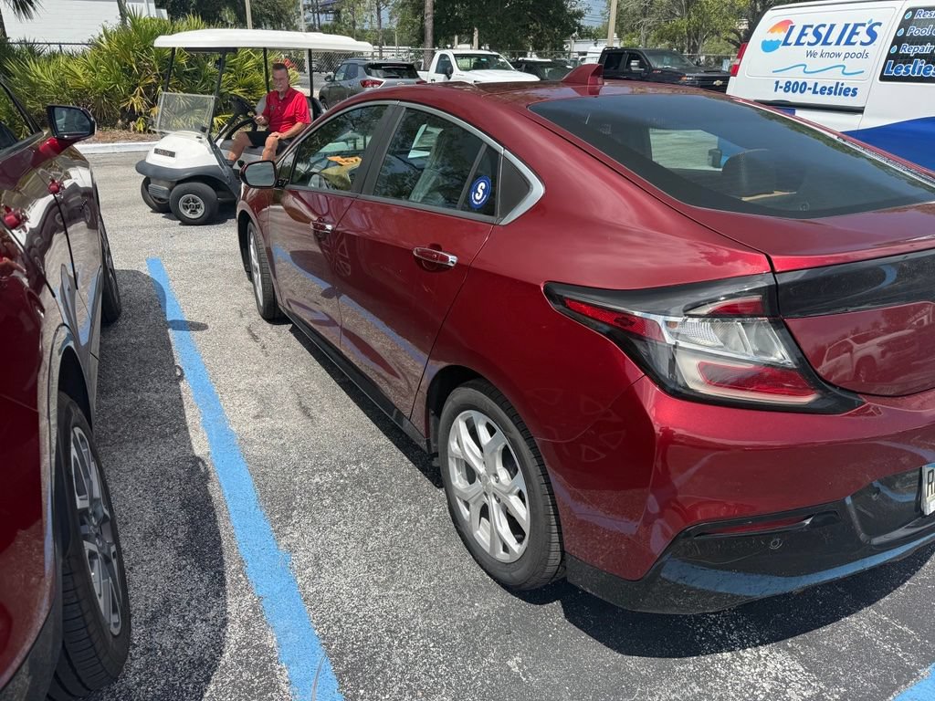Used 2017 Chevrolet Volt Premier w/ Driver Confidence II Package FWD image 4