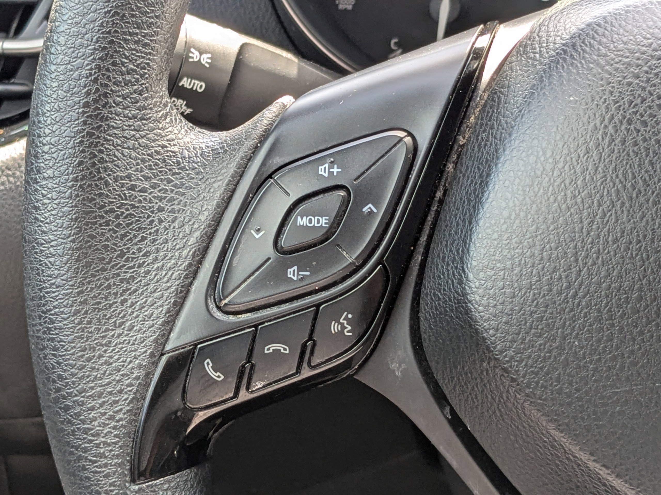 Used 2019 Toyota C-HR LE image 23