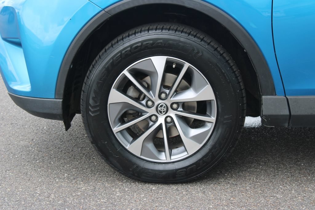 Used 2018 Toyota RAV4 XLE AWD/4WD image 21