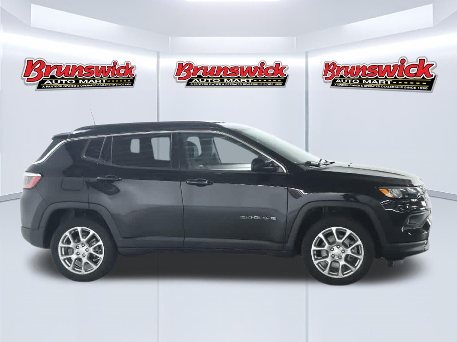 Used 2023 Jeep Compass Latitude AWD/4WD image 11