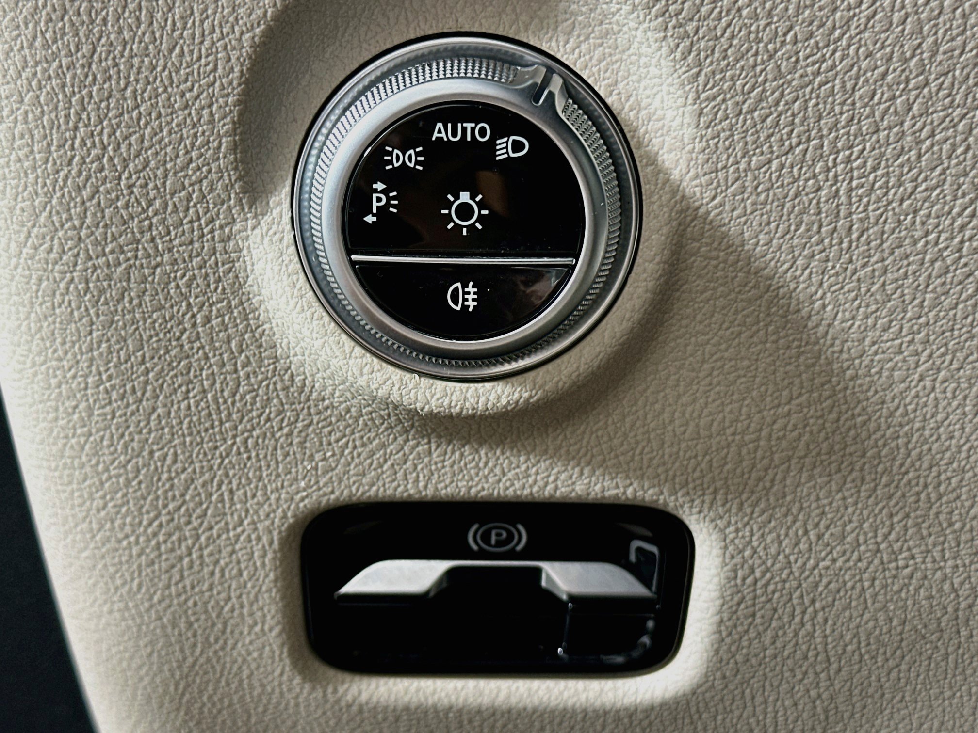 Used 2025 Mercedes-Benz C 300 Sedan image 17