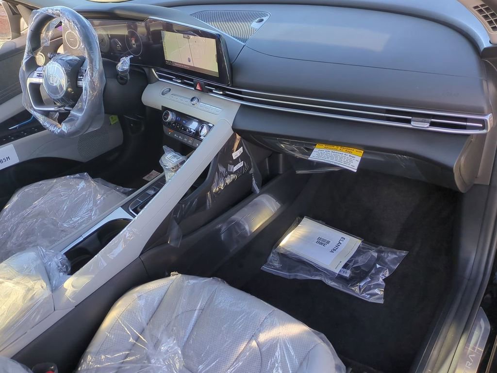 Certified 2025 Hyundai Elantra Limited FWD image 28