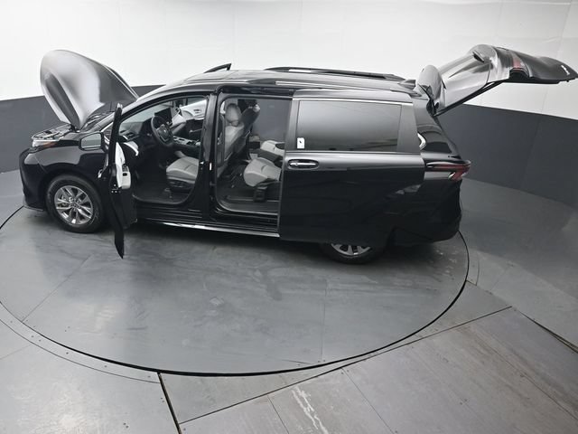 Used 2026 Toyota Sienna XLE AWD/4WD image 53