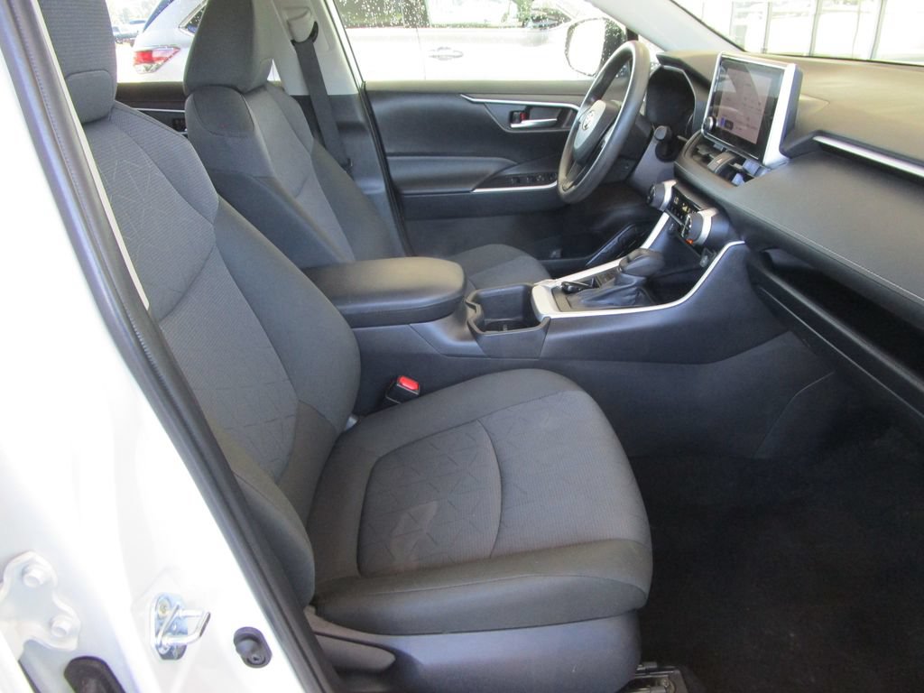 Used 2025 Toyota RAV4 XLE FWD image 26