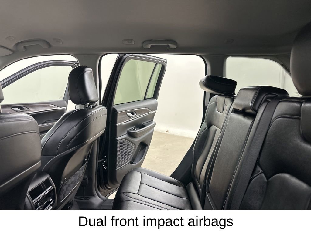 Used 2023 Jeep Grand Cherokee Limited w/ Black Appearance Package image 33