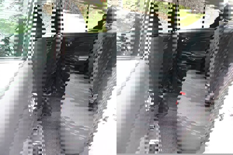 Used 2015 Nissan Versa SV FWD image 14