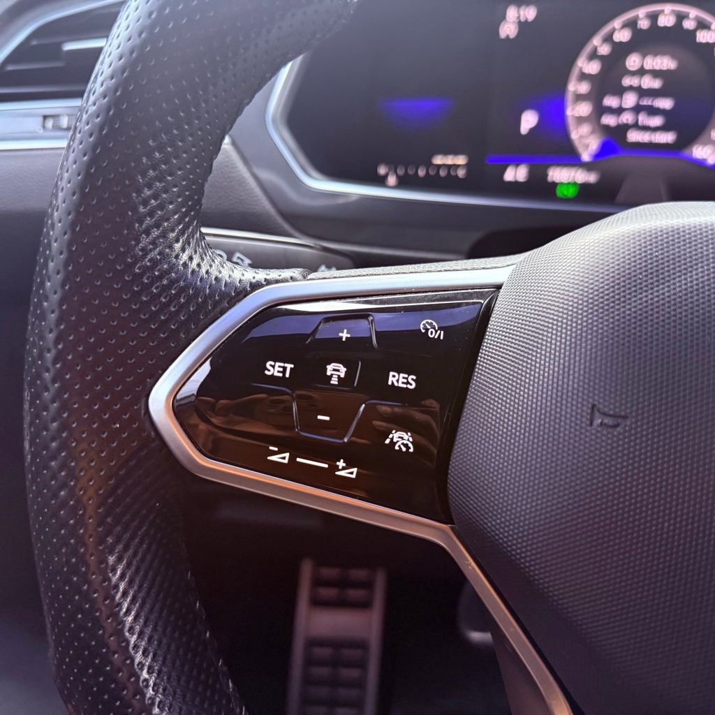 Used 2022 Volkswagen Tiguan SE R-Line image 17