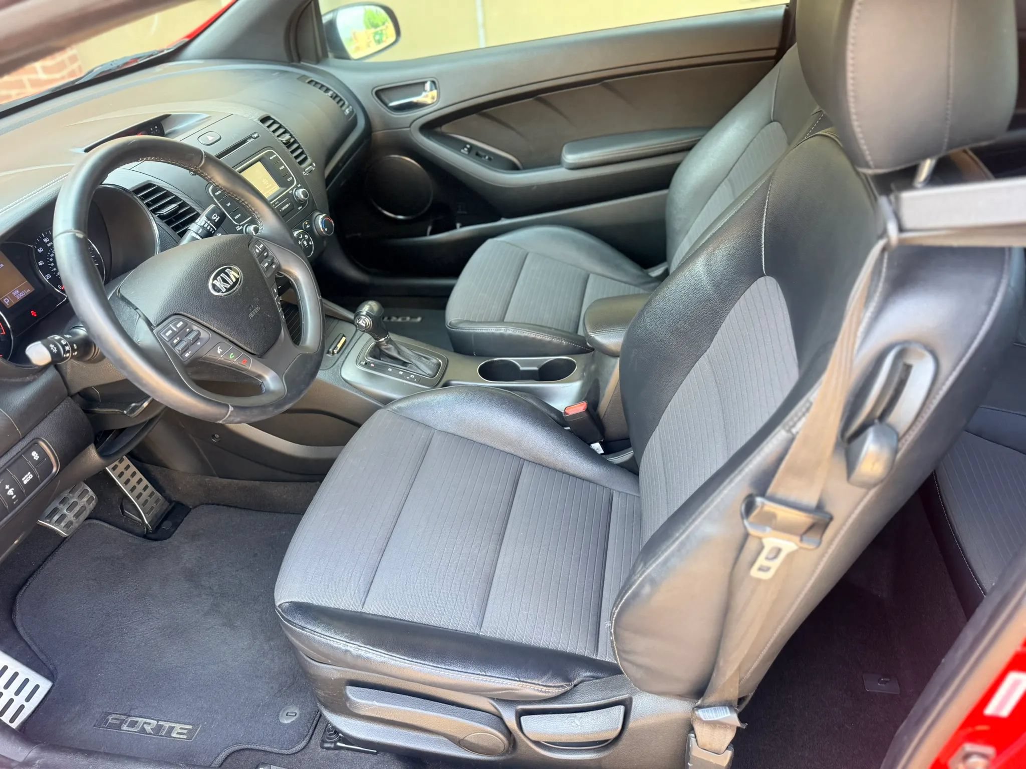 Used 2015 Kia Forte Koup SX FWD image 16