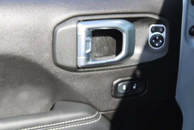 Used 2023 Jeep Wrangler Unlimited Sahara w/ Cold Weather Group AWD/4WD image 15