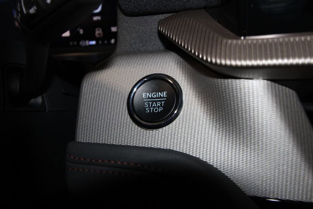 Used 2025 Ford Explorer Active w/ Active Comfort Package image 12