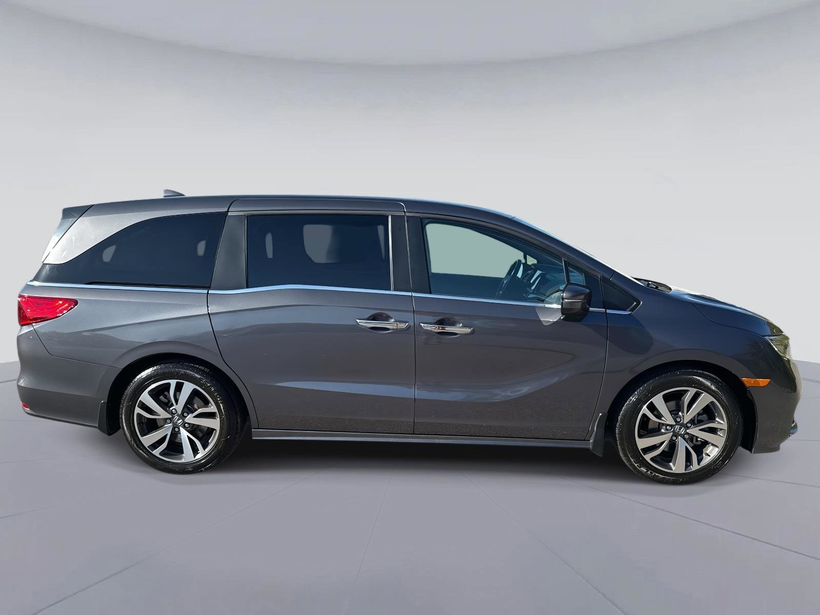 Certified 2022 Honda Odyssey Touring image 2