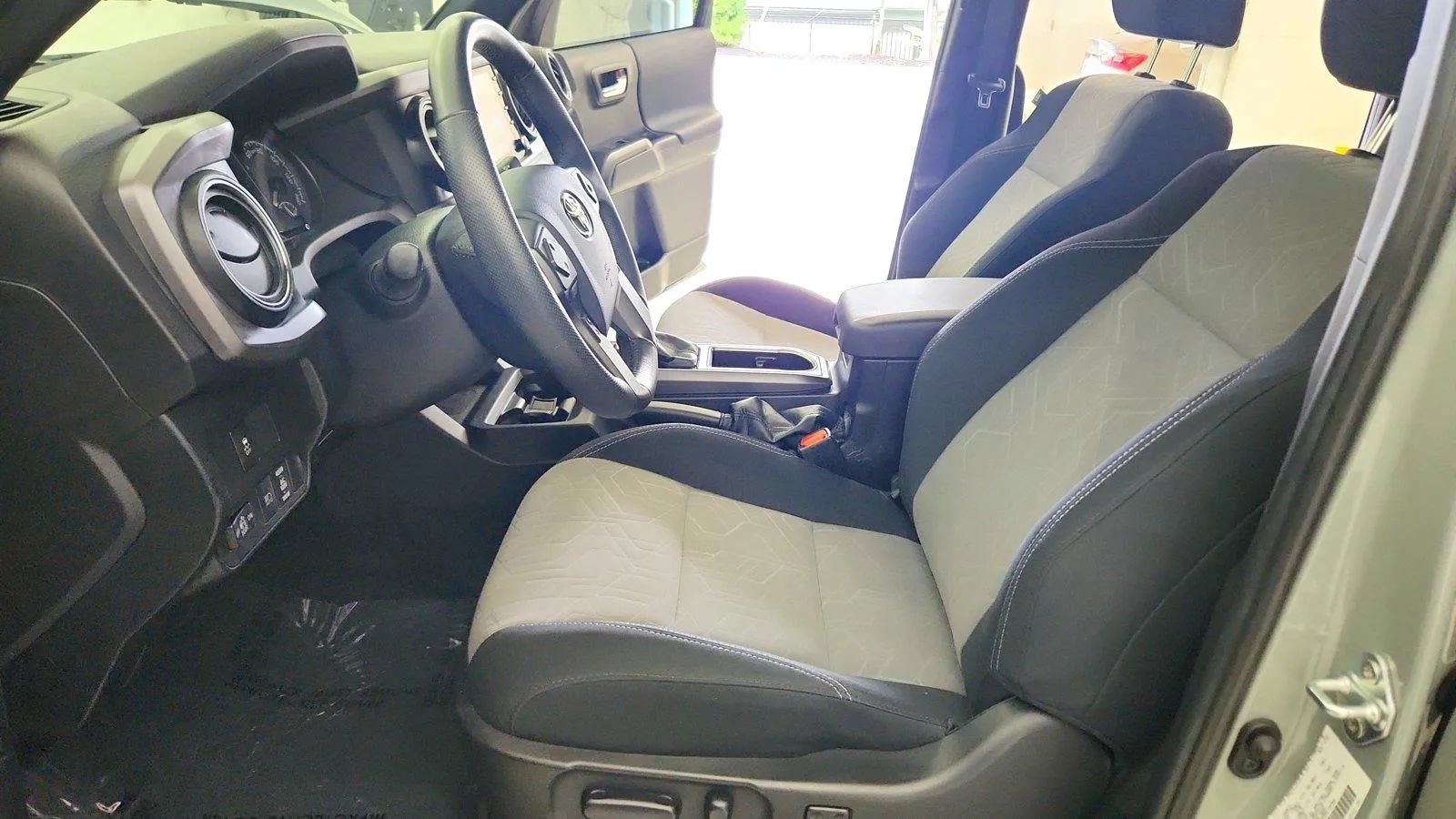 Used 2023 Toyota Tacoma TRD Off-Road AWD/4WD image 18