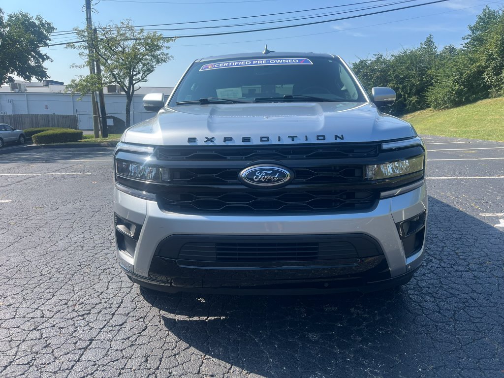 Used 2024 Ford Expedition Limited AWD/4WD image 2