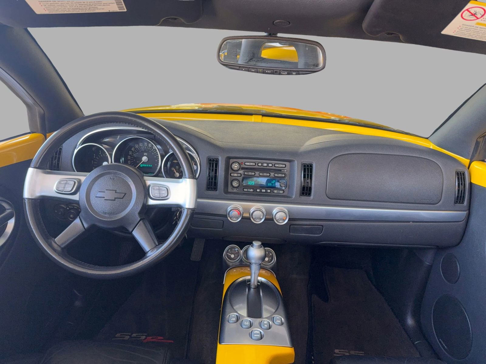 Used 2004 Chevrolet SSR w/ Preferred Equipment Group image 32