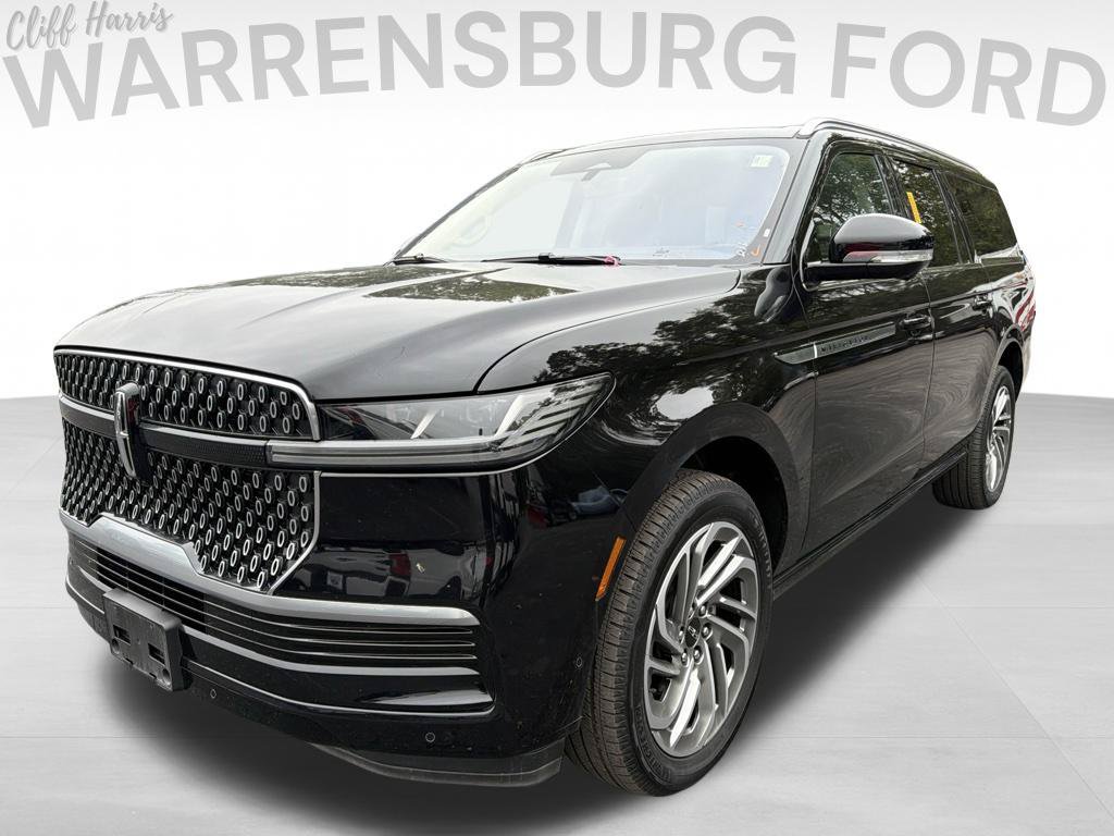 Used 2025 Lincoln Navigator L Reserve AWD/4WD image 3