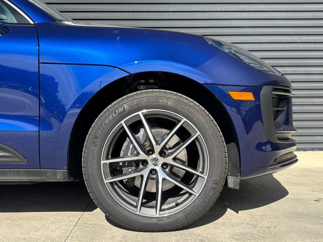 Certified 2025 Porsche Macan image 11