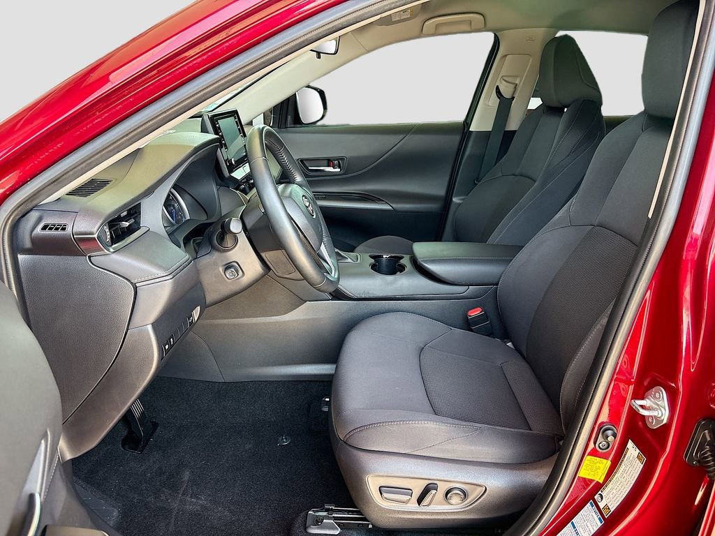 Used 2021 Toyota Venza LE w/ Carpet Mat Package (TMS) AWD/4WD image 18