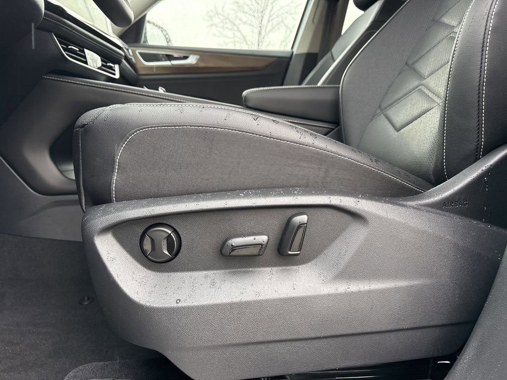 New 2026 Volkswagen Atlas SE FWD image 26