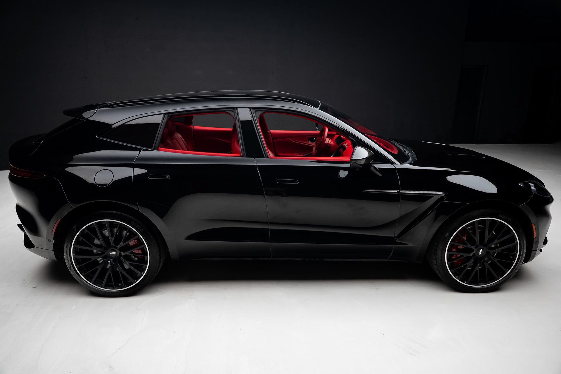 Used 2022 Aston Martin DBX AWD/4WD image 35