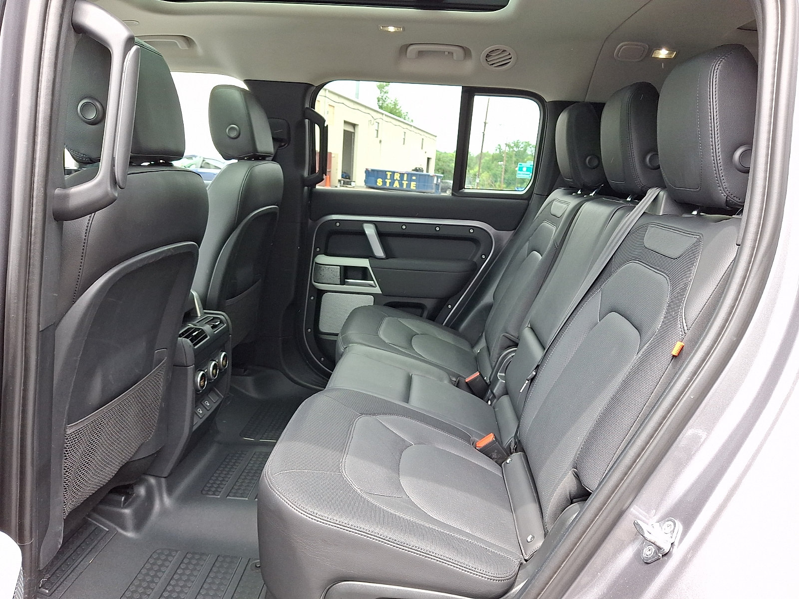 Used 2023 Land Rover Defender 110 X-Dynamic SE AWD/4WD image 5