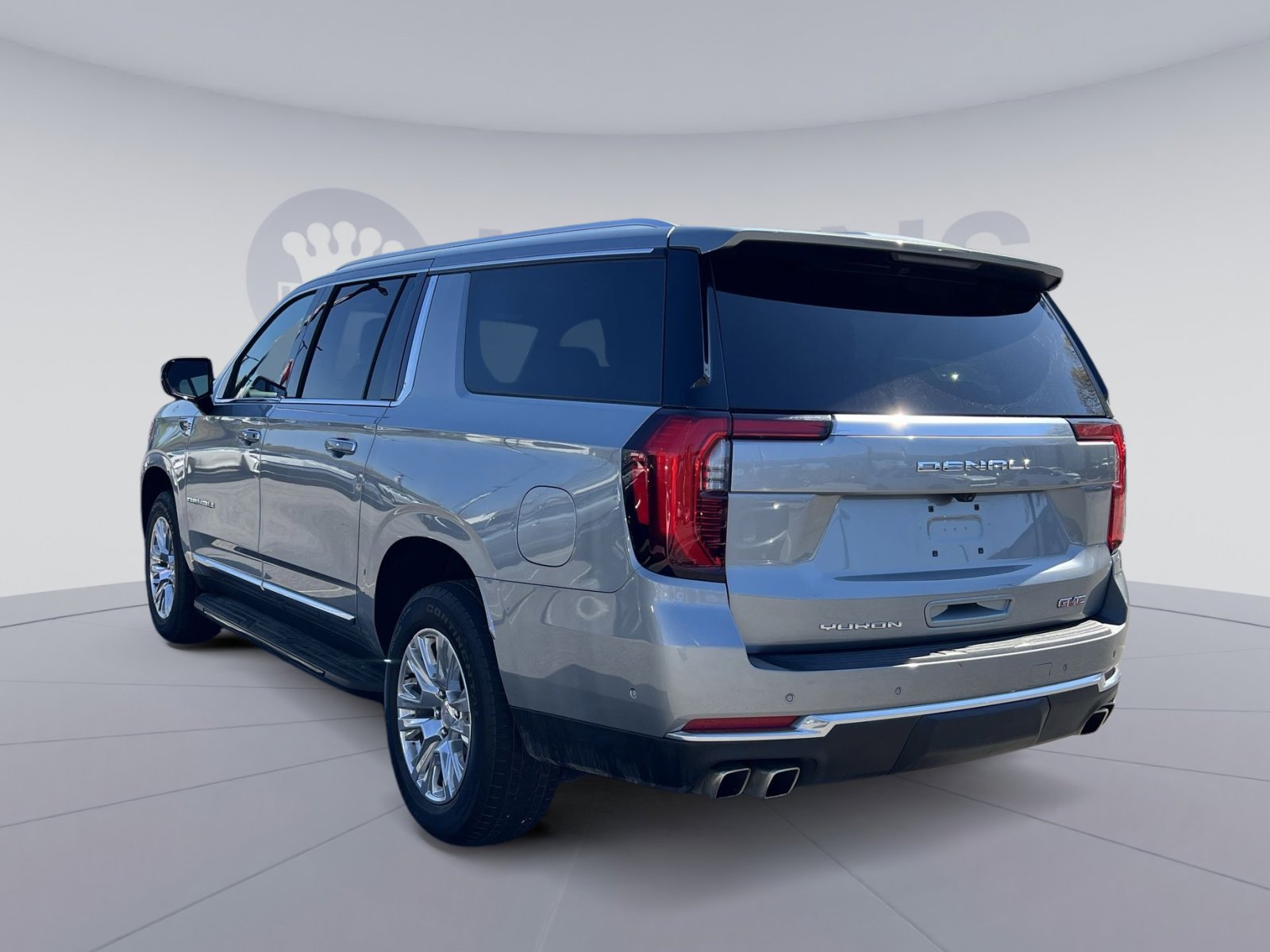 Used 2025 GMC Yukon XL Denali AWD/4WD image 5