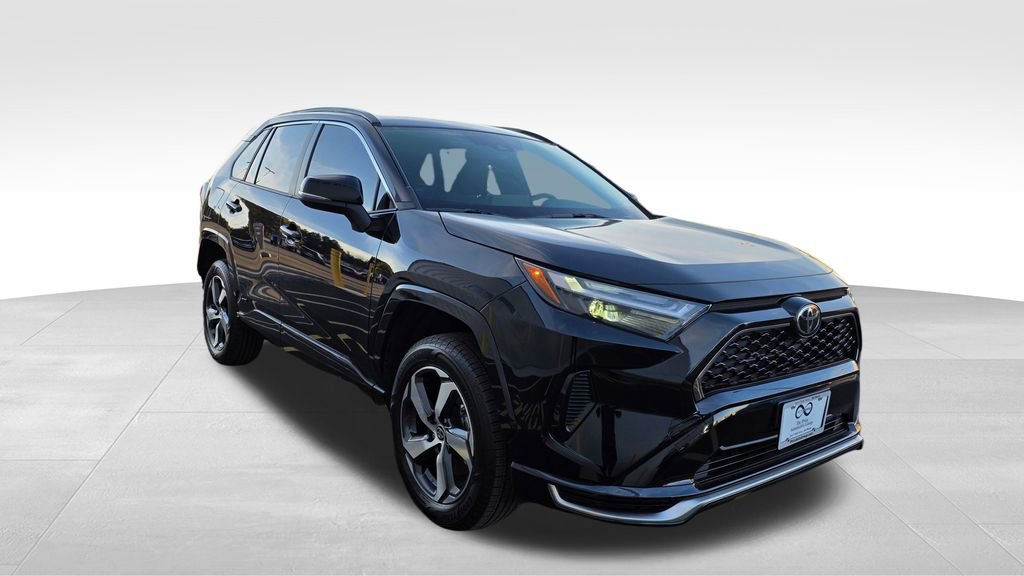 Used 2025 Toyota RAV4 SE w/ Weather & Moonroof Package image 3