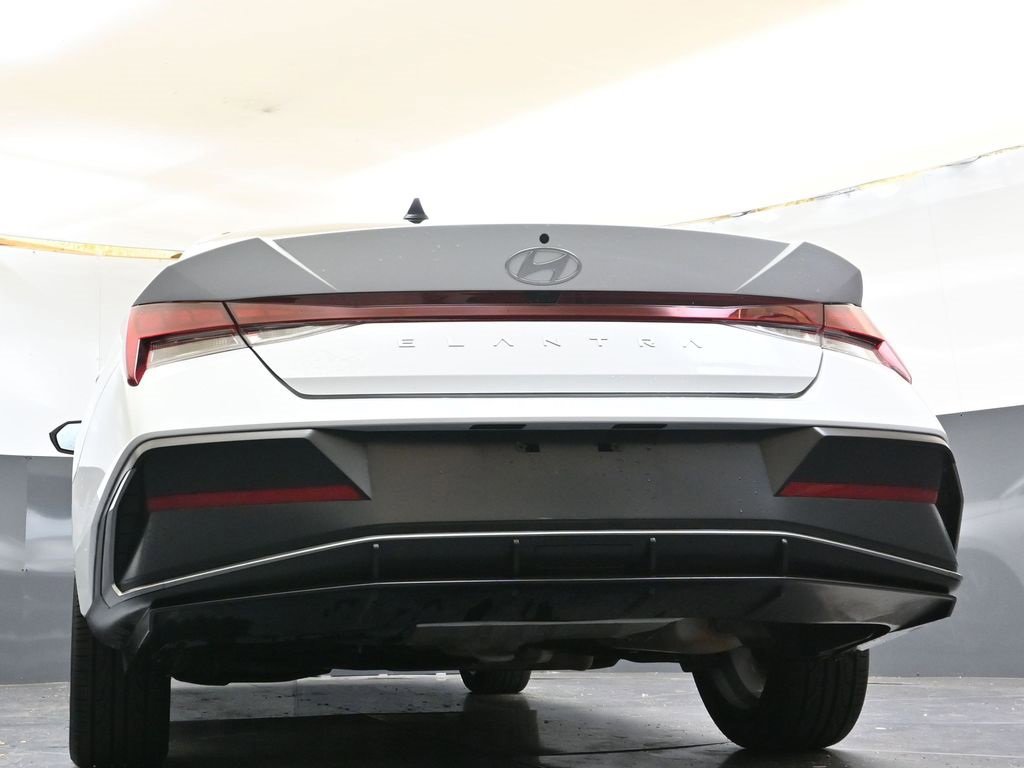 Certified 2025 Hyundai Elantra SEL w/ Cargo Package image 41