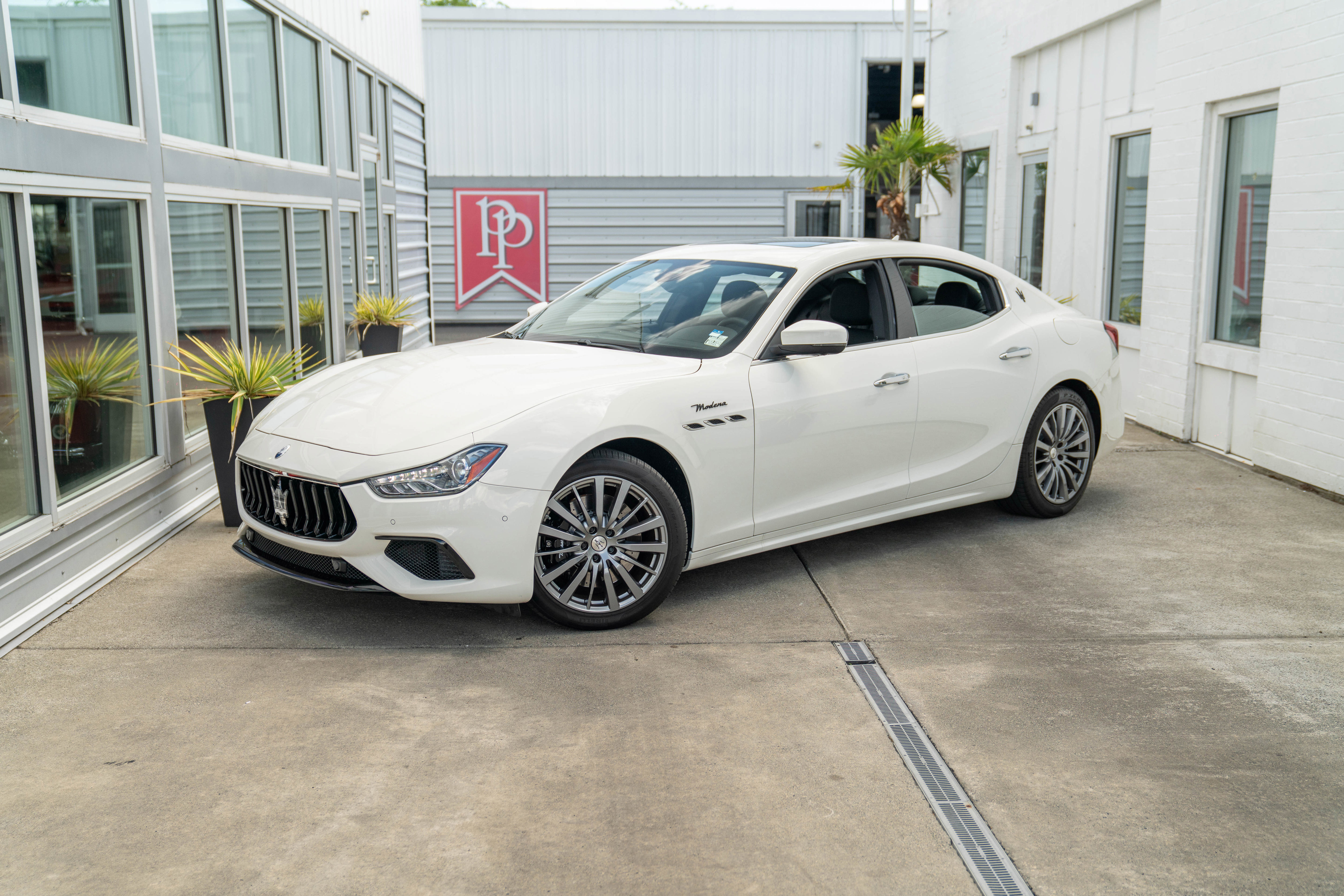 Used 2022 Maserati Ghibli Modena image 2