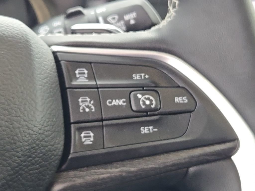 Used 2025 Jeep Grand Cherokee Limited w/ Black Appearance Package AWD/4WD image 36