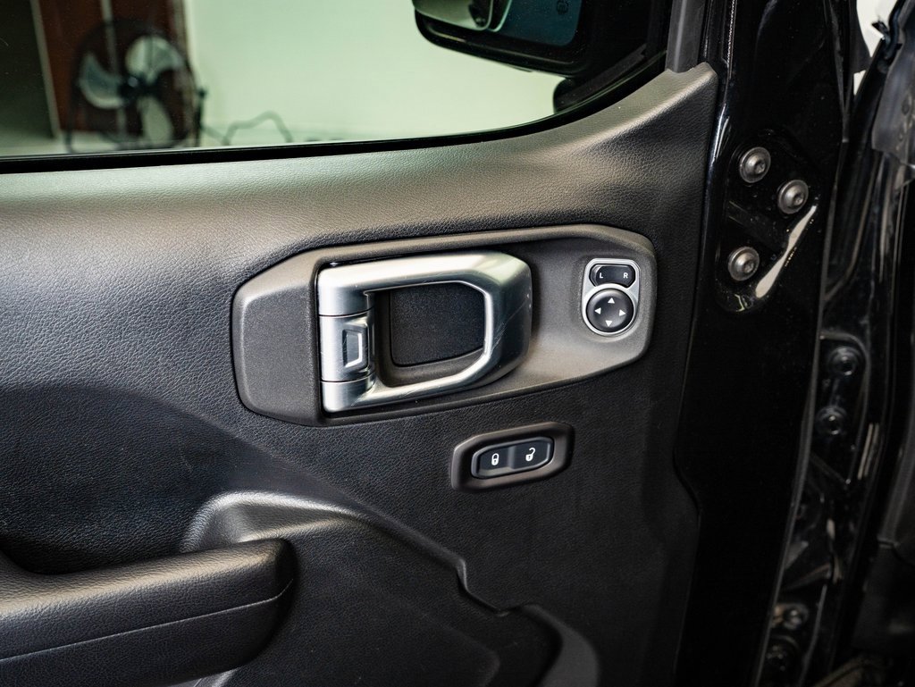 Used 2019 Jeep Wrangler Sport S image 24