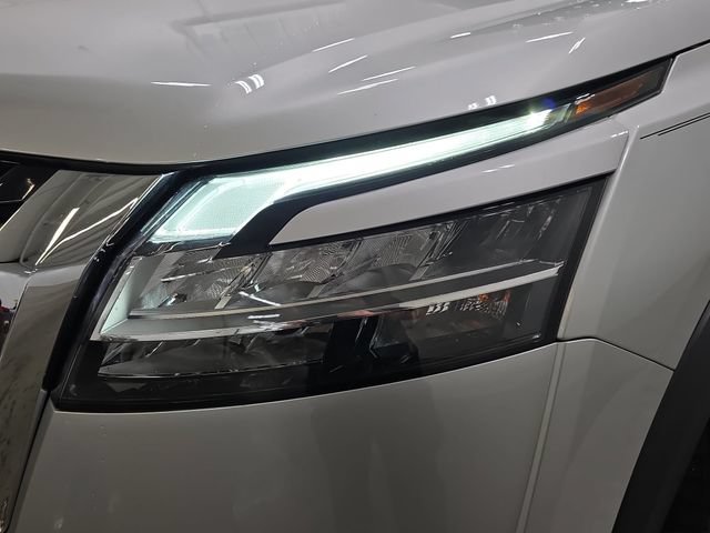 Used 2024 Nissan Pathfinder Platinum w/ Cargo Package AWD/4WD image 29