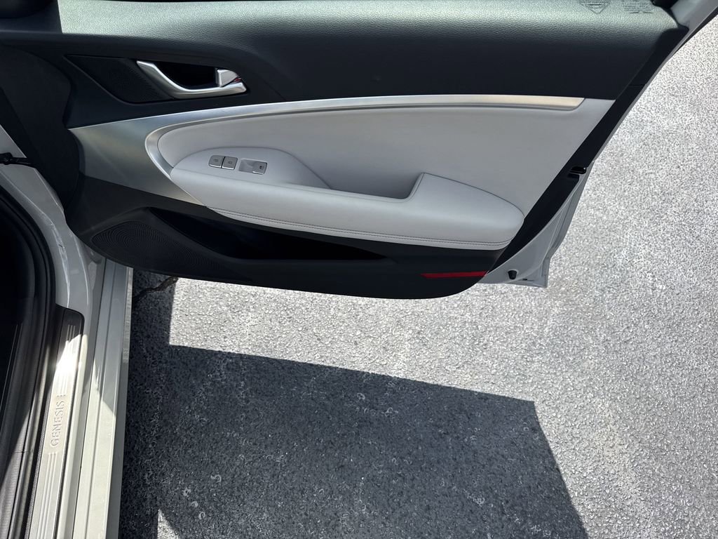 New 2025 Genesis G70 2.5T image 14