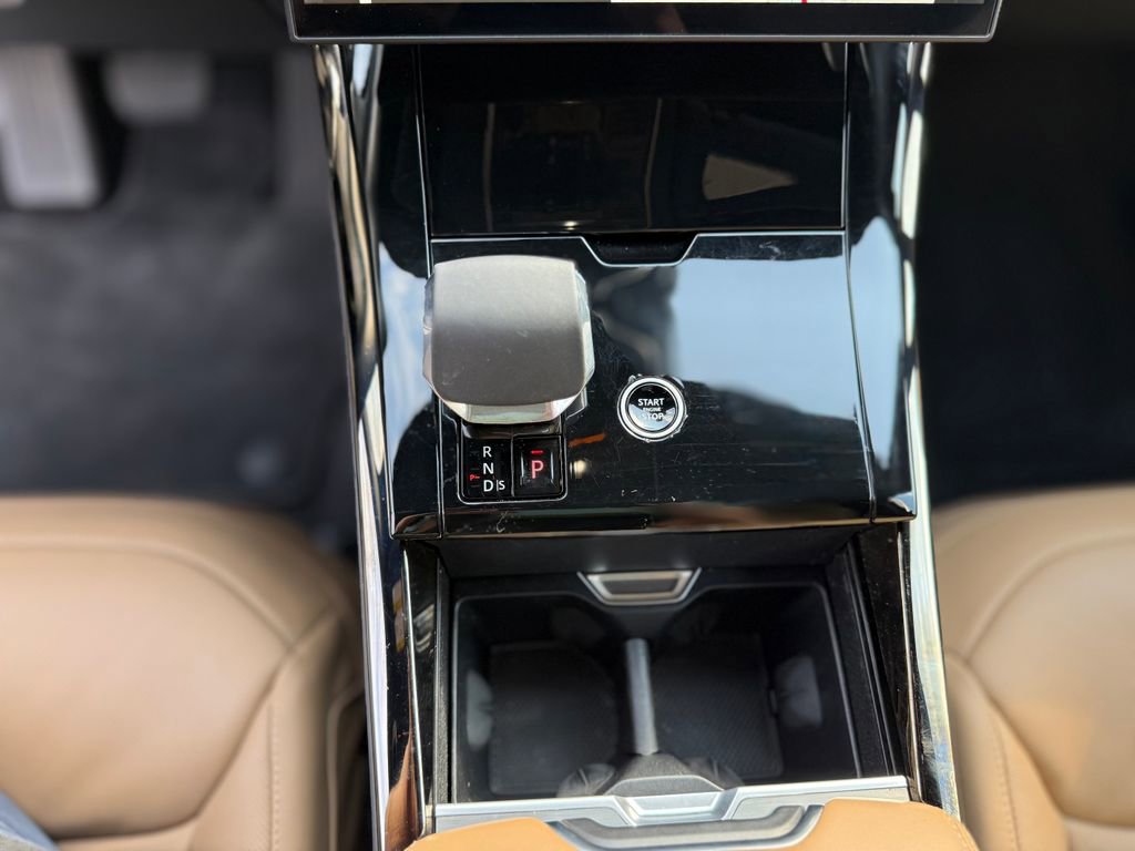 Used 2025 Land Rover Range Rover Sport SE image 17