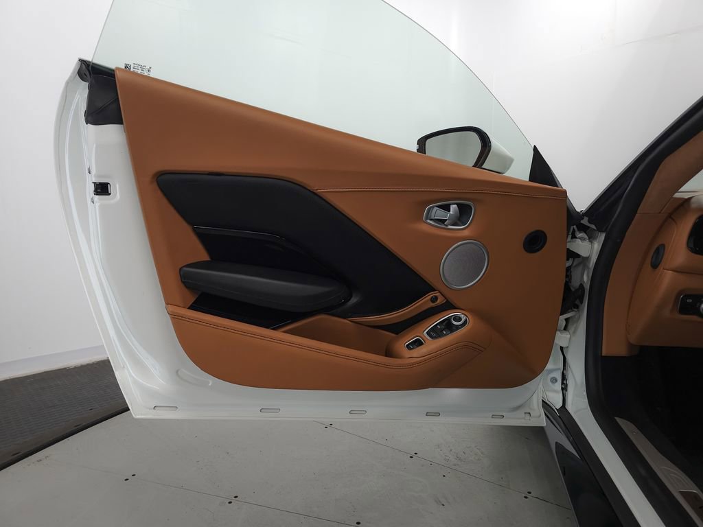 Used 2021 Aston Martin V8 Vantage Roadster RWD image 6