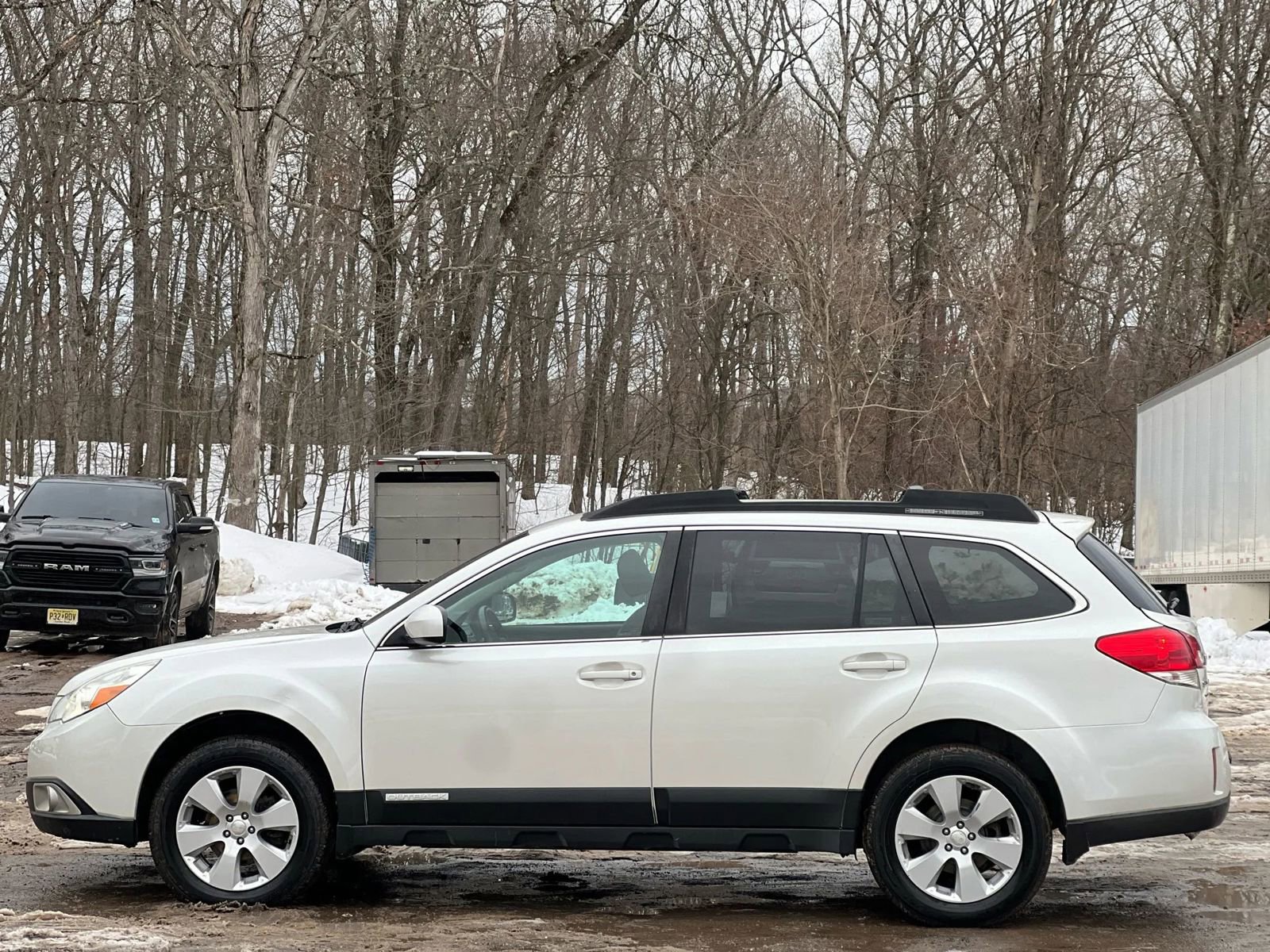 Used 2011 Subaru Outback 2.5i Premium image 3