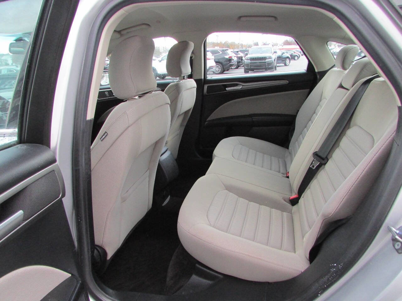 Used 2017 Ford Fusion S image 5