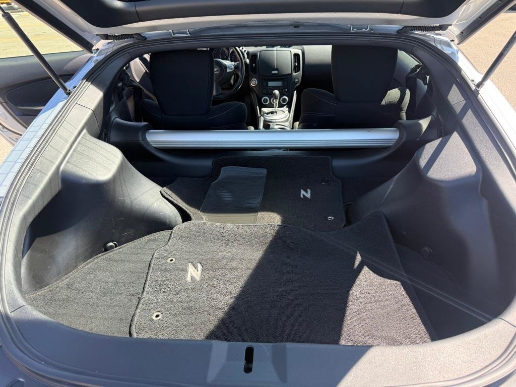 Used 2015 Nissan 370Z Coupe RWD image 16