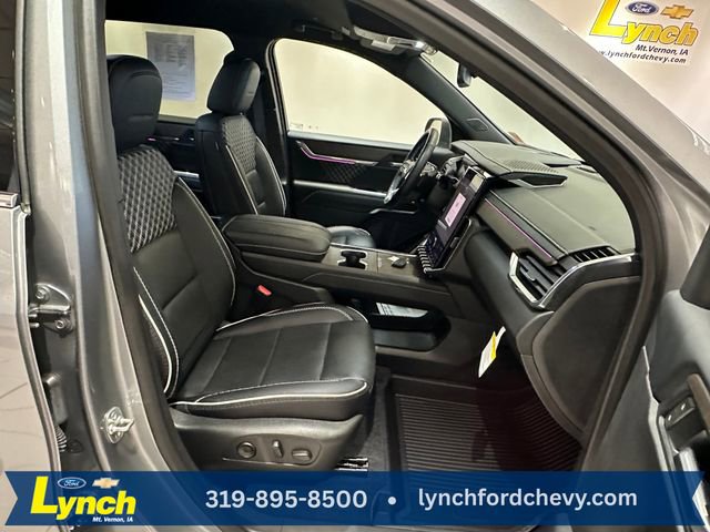 Used 2025 GMC Acadia Denali w/ LPO, Floor Liner Package AWD/4WD image 7