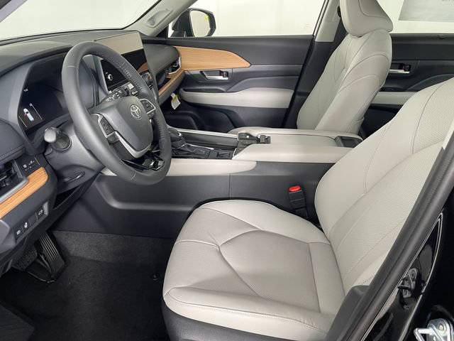 New 2026 Toyota Grand Highlander AWD image 2