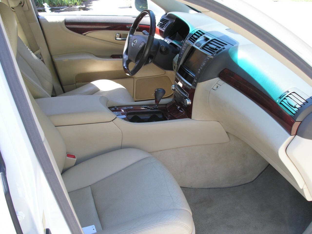 Used 2010 Lexus LS 460 image 8