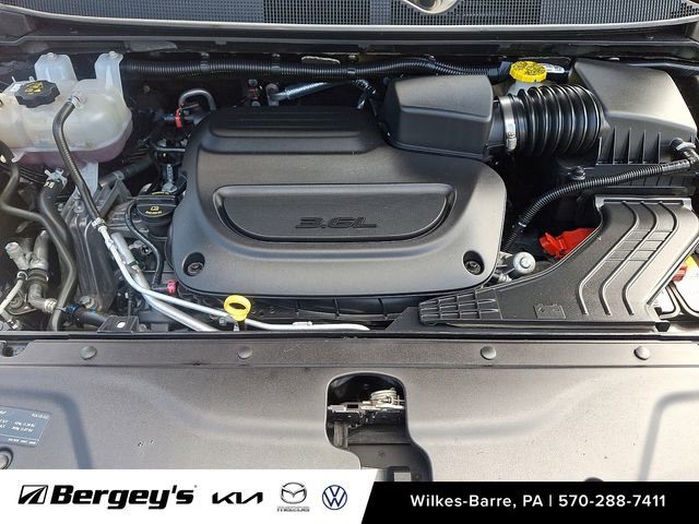 Used 2024 Chrysler Pacifica Touring-L FWD image 30