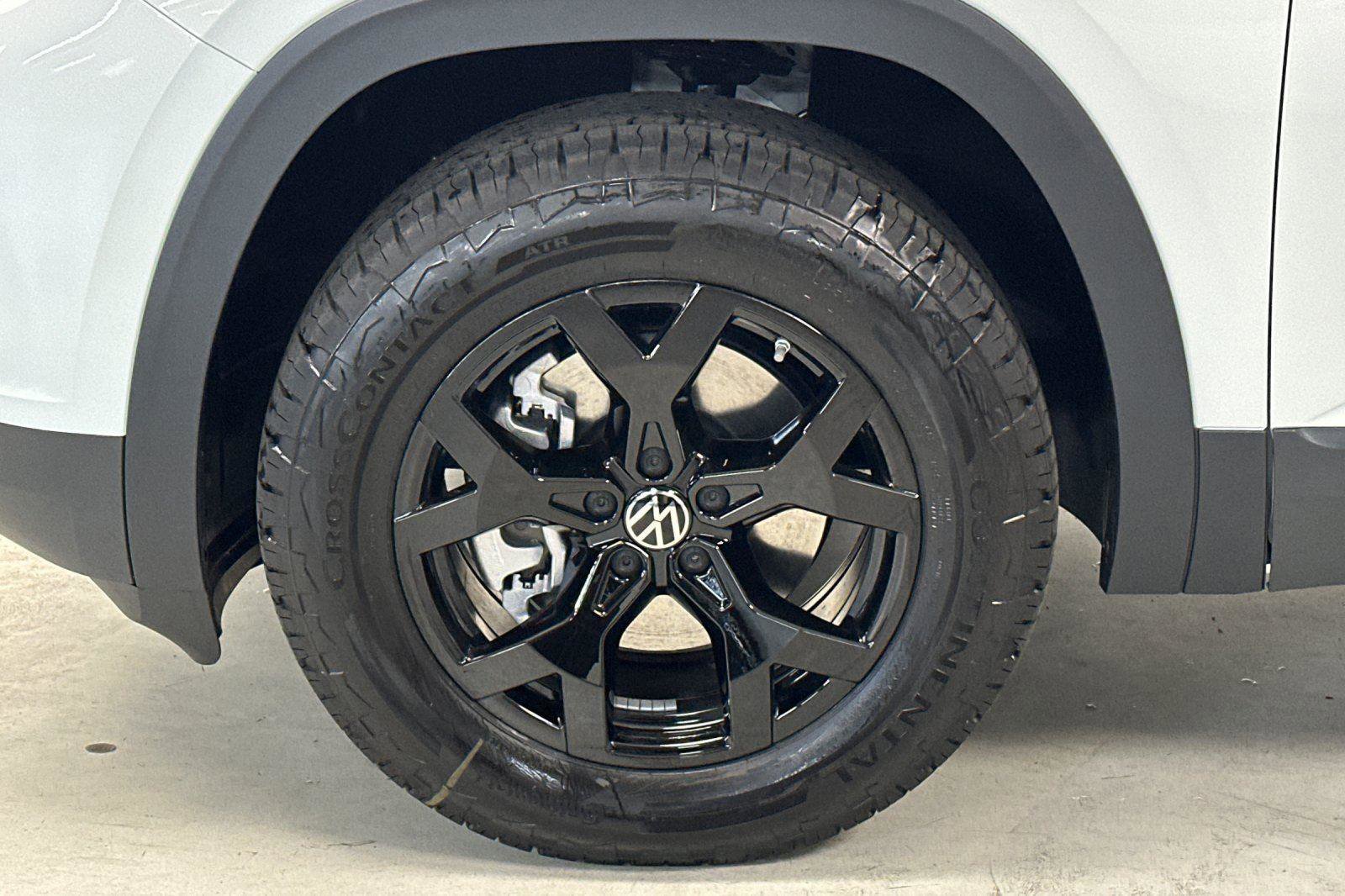 New 2025 Volkswagen Atlas Peak Edition SE image 25